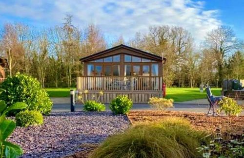 Malton House | Deneb Lodge with Hot Tub