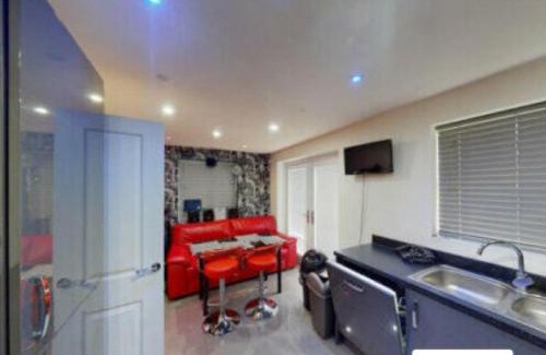 Seacroft House | Dengenzy House