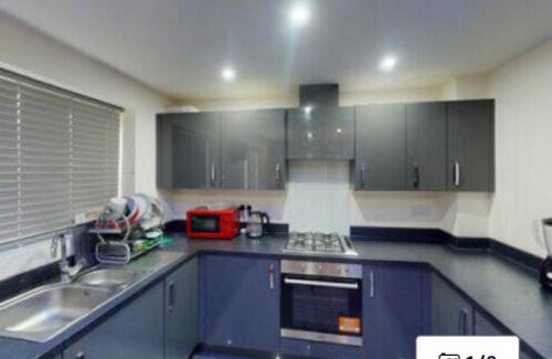 Seacroft House | Dengenzy House