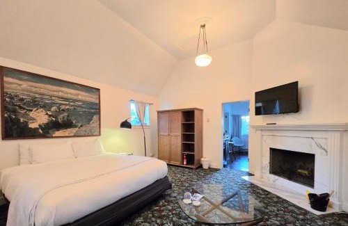 Little River Hotel | Dennen's Victorian Farmhouse