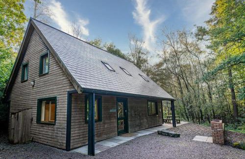 Farley House | Denstone, woodland lodge with hot tub for 8