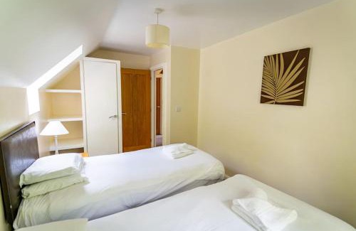 Farley House | Denstone, woodland lodge with hot tub for 8