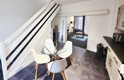 Offerton Apartment | Denton, Manchester