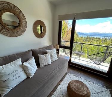 San Carlos de Bariloche Apartment | Departamento HOME - Vista Lago y Bosque -