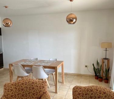 Santa Rosa Apartment | Departamento Sara, zona centro con cochera!