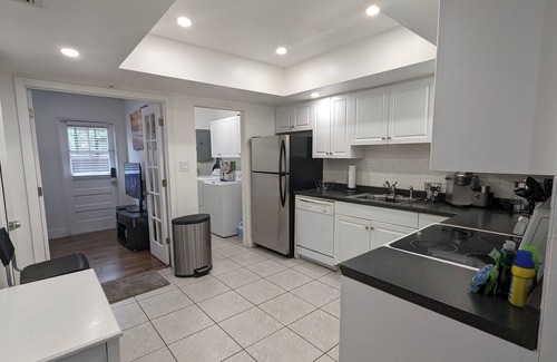 Coral Heights House | Description