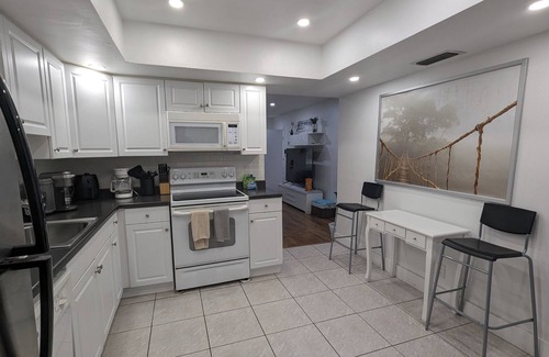 Coral Heights House | Description