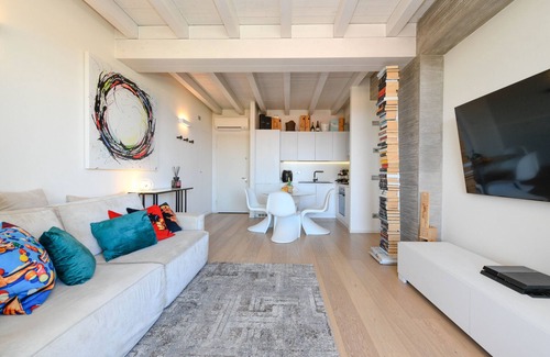 Rivoltella Apartment | Desenzanoloft Warda Lovely Suite