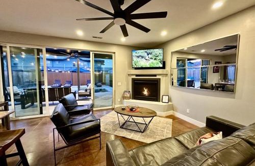 Moab South Valley House | Desert Hideaway 3 Kings All Suites Private pool