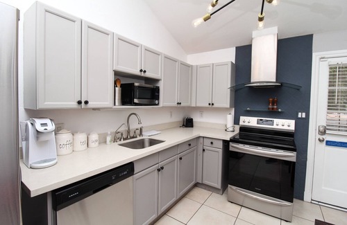 La Paz At Desert Springs House | Desert Jewel: Luxurious Retreat & Poolside Bliss