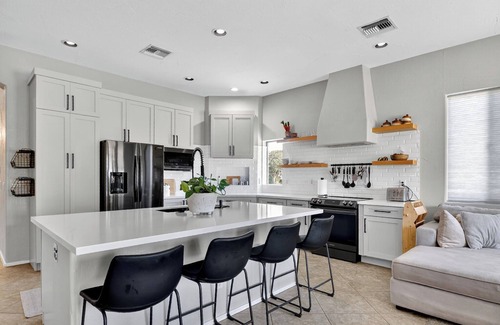 Goodyear House | Desert Luxe Retreat in Litchfield Park