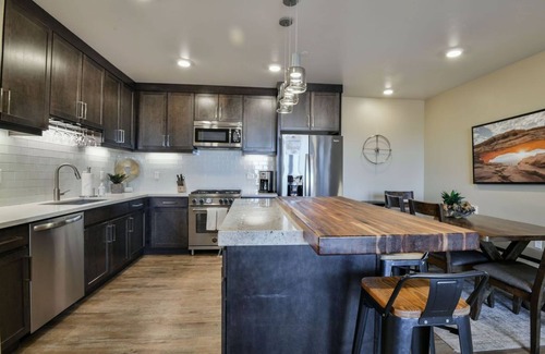 Moab South Valley Condo | Desert Moab Escape - 3BR Condo Pool - C2