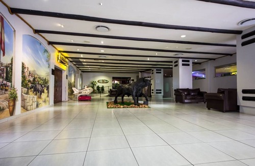 Upington Hotel | Desert Palace Hotel & Casino Resort