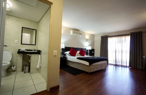 Upington Hotel | Desert Palace Hotel & Casino Resort