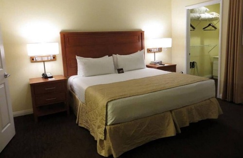 Las Vegas Resort | Desert Retreat 2 bedroom · Las Vegas Relaxing Retreat!Two Bedroom Suite.