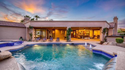 Mary Katherine Estates House | Desert Splash by AvantStay Pool Hot Tub Firepit