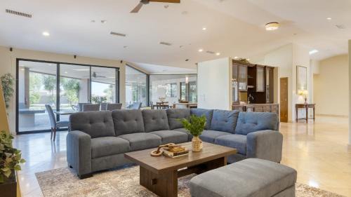 Mary Katherine Estates House | Desert Splash by AvantStay Pool Hot Tub Firepit