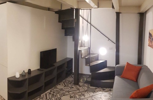 Tricolore Apartment | DESIGN AND ELEGANT LOFT MILANO CENTER