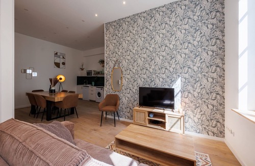 Prefecture Apartment | DESIGN FLAT 4/8P in the HEART of Marseille A/C ♥🇫🇷