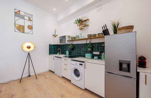 Prefecture Apartment | DESIGN FLAT 4/8P in the HEART of Marseille A/C ♥🇫🇷