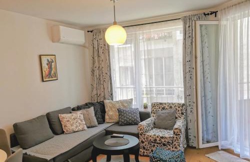 Oborishte Apartment | Designed Apartment in Central Sofia with parking