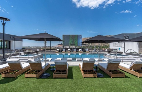 Downtown Salt Lake City Apartment | Designer 1BR with Pool and Htub