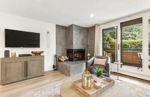 Aspen House | Designer 2 BR on River with Pool - Walk to Town!