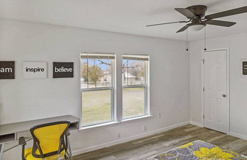 Temple House | Designer 4/2 Blocks from Baylor Scott & White Hospital