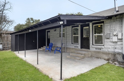 Temple House | Designer 4/2 Blocks from Baylor Scott & White Hospital