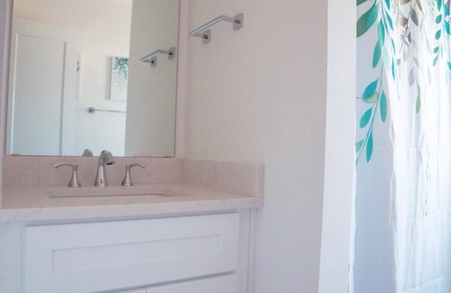Plaza Midwood Apartment | Designer 4 bed & bath King Suites (4 units)
