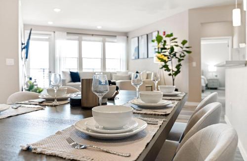 Sparks Apartment | Designer Apt w Jacuzzi Walk To Casino & iMax
