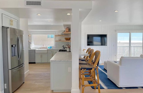 Oxnard House | Designer Beachfront Home on the Sand