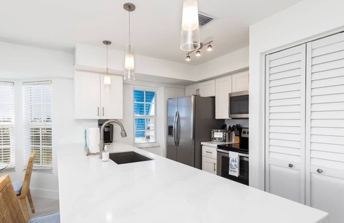 Tavernier Condo | Designer Comforts & Ocean Views- Ocean Pointe 2416