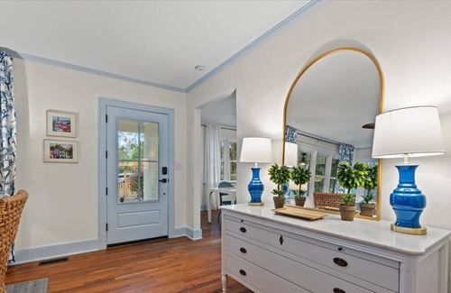 Georgetown House | Designer Cottage in Historic Willowbank