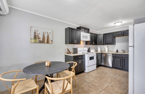 Thornton Park House | Designer Furnished 2/1 In the Heart of Orlando