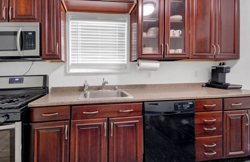 Southeast Yonkers House | Designer Home 3BR Retreat mins to NYC