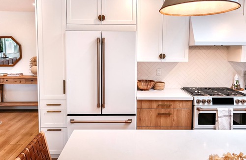 Fire Mountain House | Designer Home by the Beach w/Fire Pit & 1/3 Acre