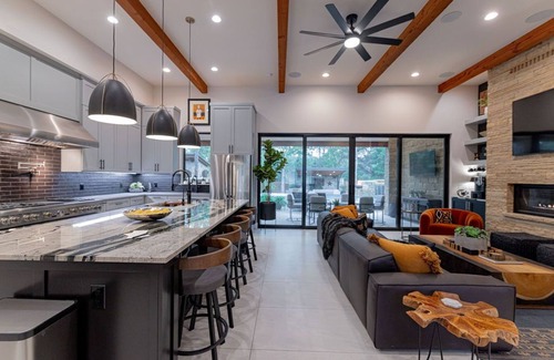 Austin House | Designer Interiors, Private Pool & Prime Location - Perfect Getaway Near Austin
