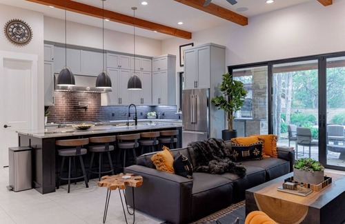 Austin House | Designer Interiors, Private Pool & Prime Location - Perfect Getaway Near Austin