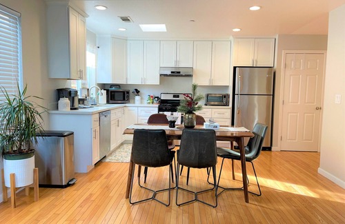 Washington - Guadalupe House | Designer remodeled 3BR/2 BA in Downtown San Jose
