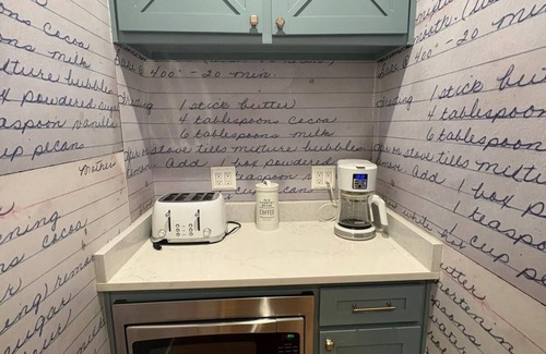 Waxahachie House | Designer Retreat Pool,Fire Pit,Events,Sleeps 18