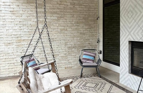 Waxahachie House | Designer Retreat Pool,Fire Pit,Events,Sleeps 18