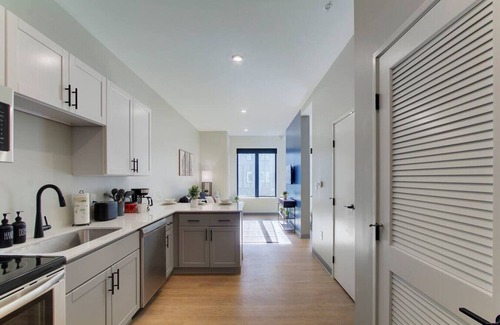 Cleveland Apartment | Designer Studio | Cleveland Clinic | Free Garage