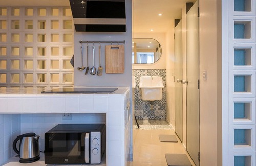 Nana Apartment | Designer 2BR apt w/WiFi, record player, game console in CBD Bangkok