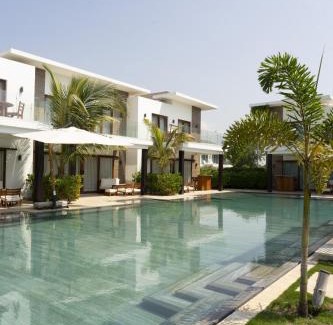 Monterrico Villa | Designer Villa with Direct Pool Access