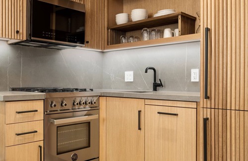 Lakeside Park Resort | Desolation Hotel