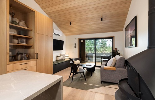 Lakeside Park Resort | Desolation Hotel