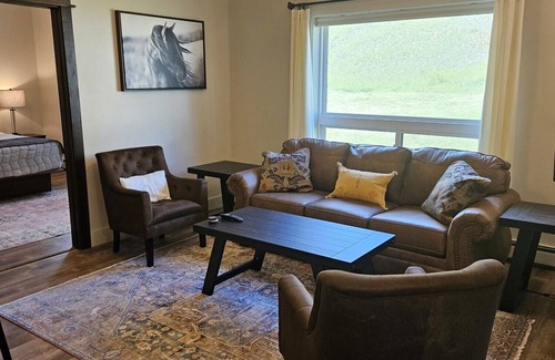 Gardiner Cabin | Destination Delight! Free Parking, Edge of Yellowstone North Entrance!