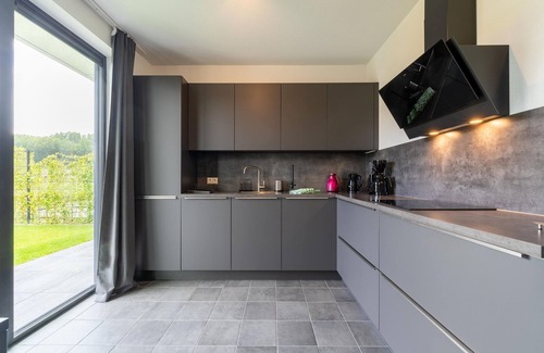 Zeewolde House | Detached 6-person villa with enclosed garden, spacious kitchen-living area and private jetty on the water