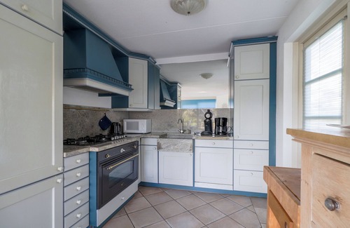 Makkum Cabin | Detached 8-person fisherman's villa with a patio above the water and a private jetty at Beach Resort Makkum on the IJsselmeer.